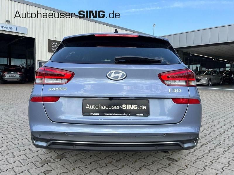 Neu Hyundai i30 140 PS (102 kW) 2025 Blau Limousine