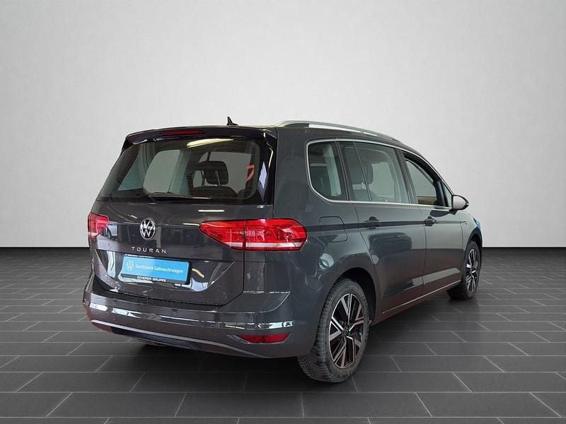 Gebraucht VW Touran Highline 150 PS (110 kW) 2022 Uranograu Van / Kleinbus