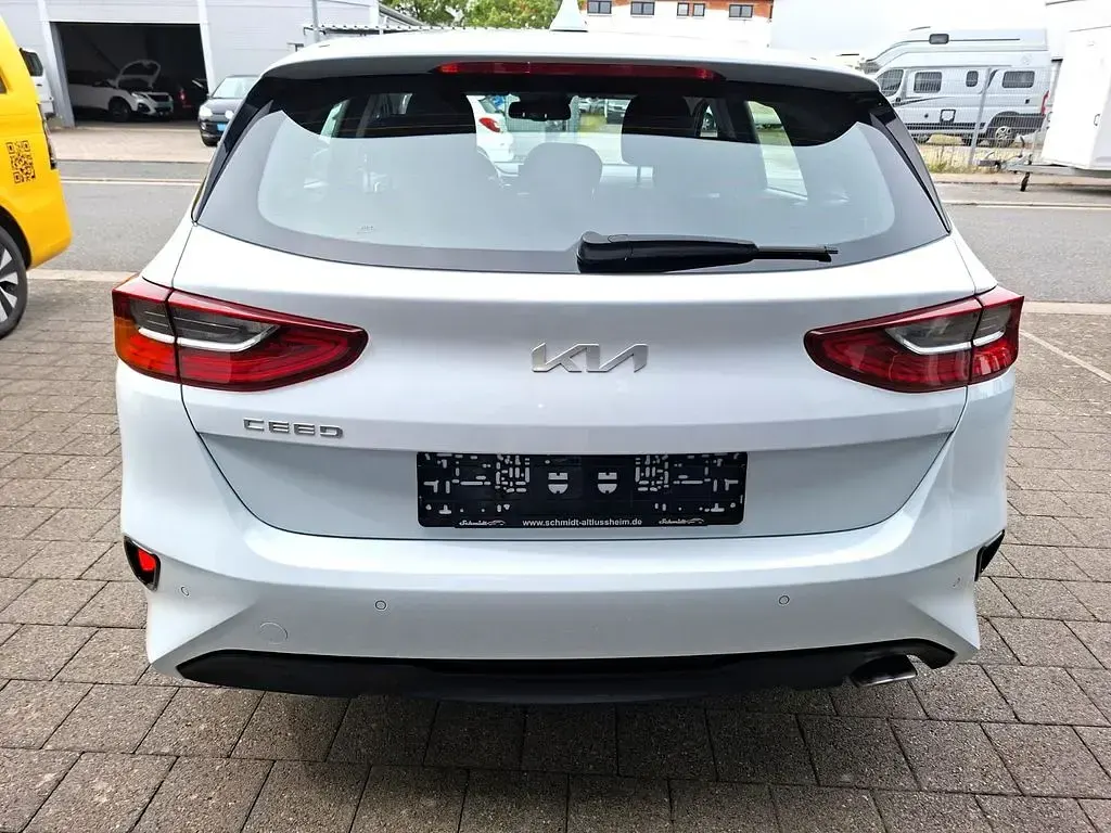 Gebraucht Kia Ceed Vision 160 PS (117 kW) 2022 Weiß Kleinwagen