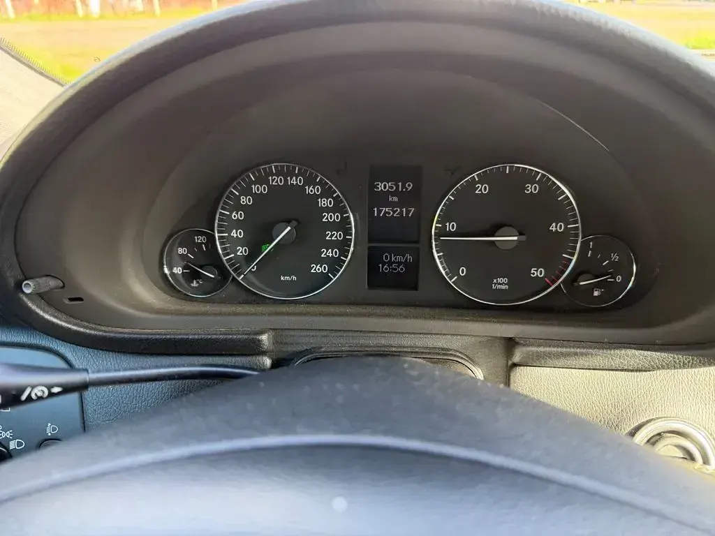 Second-hand Mercedes C220 Classic 150 CP (110 kW) 2004 Berlinǎ