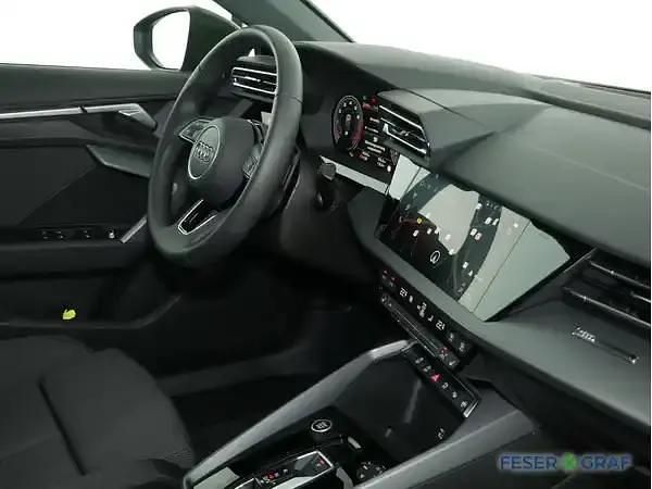 Gebraucht Audi A3 Ambiente 150 PS (110 kW) 2025 Distriktgrün metallic Limousine