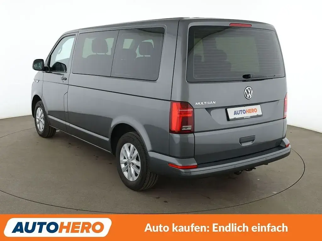 Używany VW Multivan Trendline 150 KM (110 kW) 2021 Szary Minivan