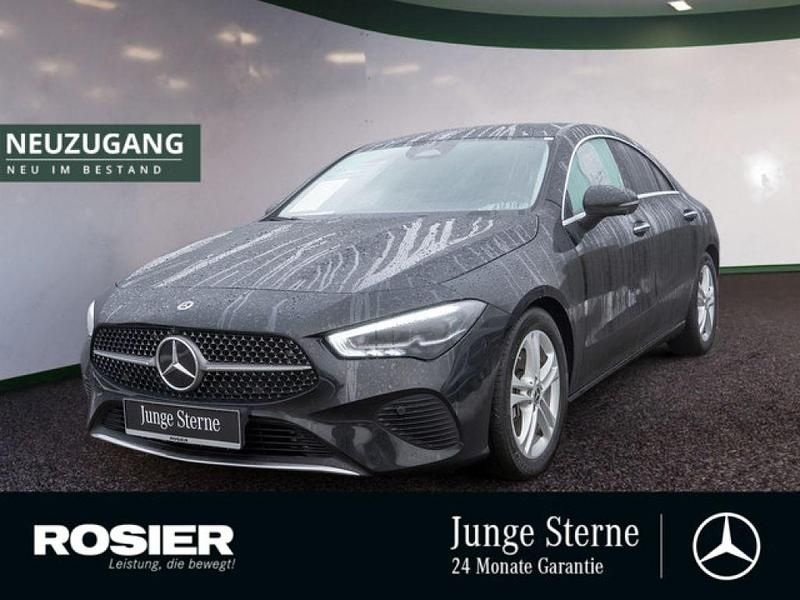 Schwarz / kosmosschwarz (metallic) Gebraucht 2025 Mercedes CLA220 Edition Limousine | 38.599 € (Guter Preis) - Bild 1/4