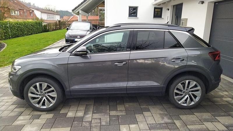 Gebraucht VW T-Roc Move 150 PS (110 kW) 2023 Grau SUV