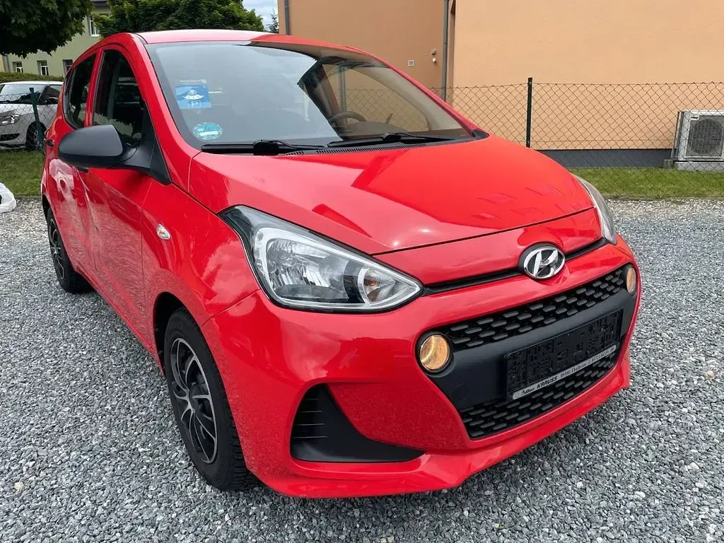 Gebraucht Hyundai i10 Select 67 PS (49 kW) 2019 Rot Kleinwagen