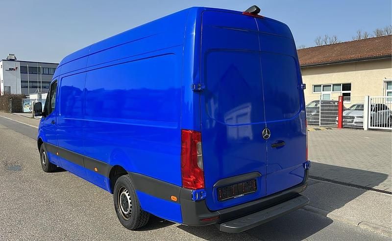 Gebraucht Mercedes Sprinter 150 PS (110 kW) 2022 Blau Van