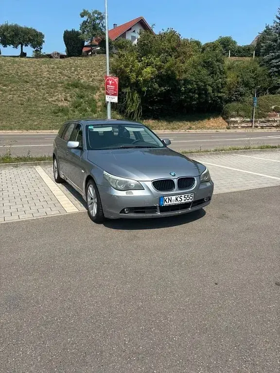Gebraucht BMW 525 177 PS (130 kW) 2005 Grau Kombi