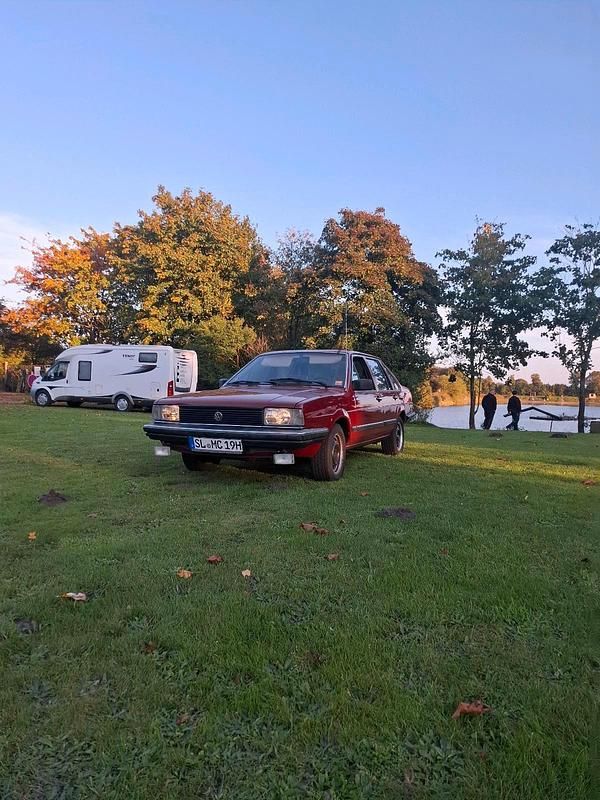 Rot Gebraucht 1983 VW Santana Limousine | 3.450 € - Bild 1/4