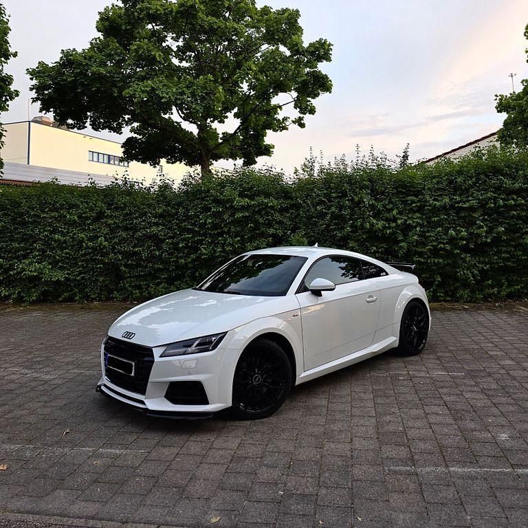 Weiß Gebraucht 2015 Audi TT Ambiente Coupé | 26.800 € - Bild 1/4