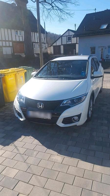 Weiß Gebraucht 2016 Honda Civic Kombi | 8.500 € (Guter Preis) - Bild 1/2