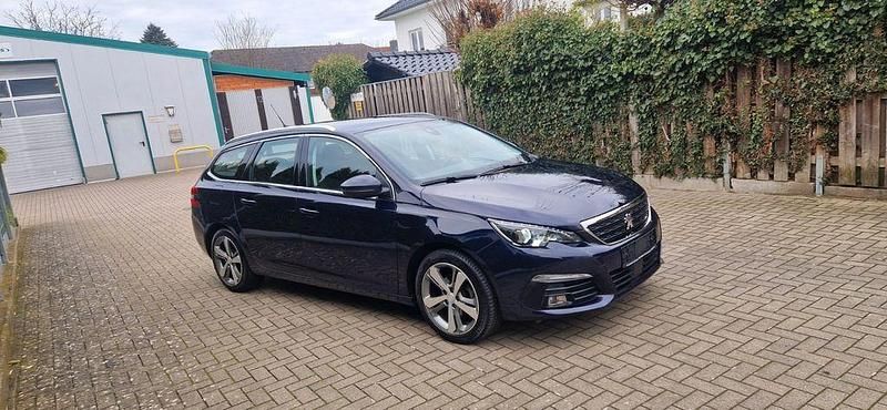 Gebraucht Peugeot 308 SW Allure 131 PS (96 kW) 2020 Blau Kombi