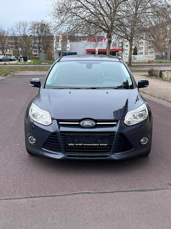 Gebraucht Ford Focus 140 PS (102 kW) 2013 Grau Kombi