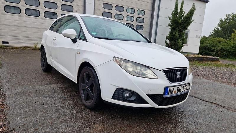 Weiß Gebraucht 2011 Seat Ibiza SC Stylance Kleinwagen | 1.950 € (Guter Preis) - Bild 1/4