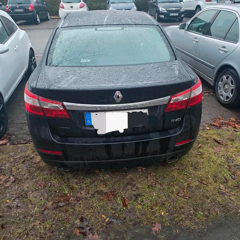 Second-hand Renault Latitude 241 CP (177 kW) 2012 Negru Berlinǎ