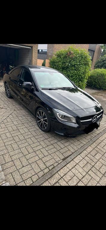 Schwarz Gebraucht 2014 Mercedes CLA250 Limousine | 17.300 € (Guter Preis) - Bild 1/4