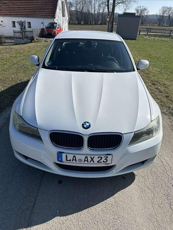 Gebraucht BMW 318 146 PS (107 kW) 2009 Weiß Limousine