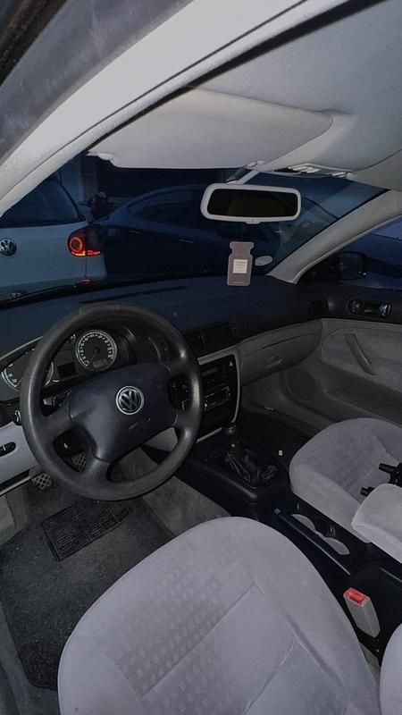 Schwarz Gebraucht 2002 VW Passat Limousine | 1.000 € (Guter Preis) - Bild 1/4