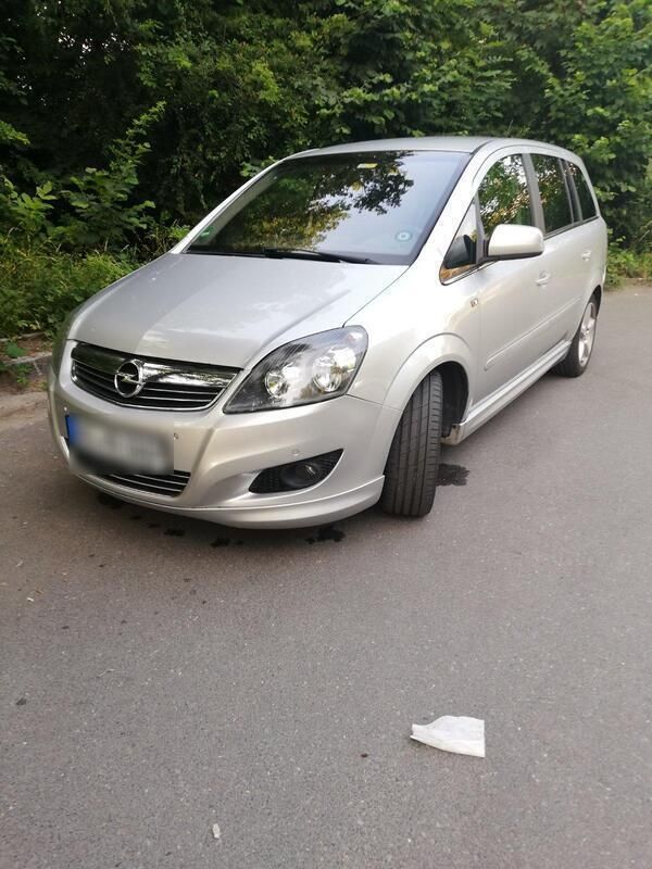 Grau Gebraucht 2010 Opel Zafira OPC Van / Kleinbus | 3.650 € (Fairer Preis) - Bild 1/4