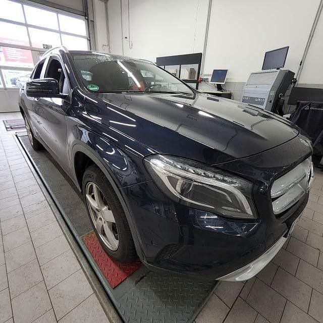 Gebraucht Mercedes GLA220 177 PS (130 kW) 2017 Blau SUV