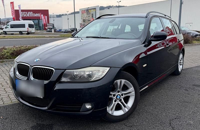 Schwarz Gebraucht 2008 BMW 320 Kombi | 4.190 € (Guter Preis) - Bild 1/4