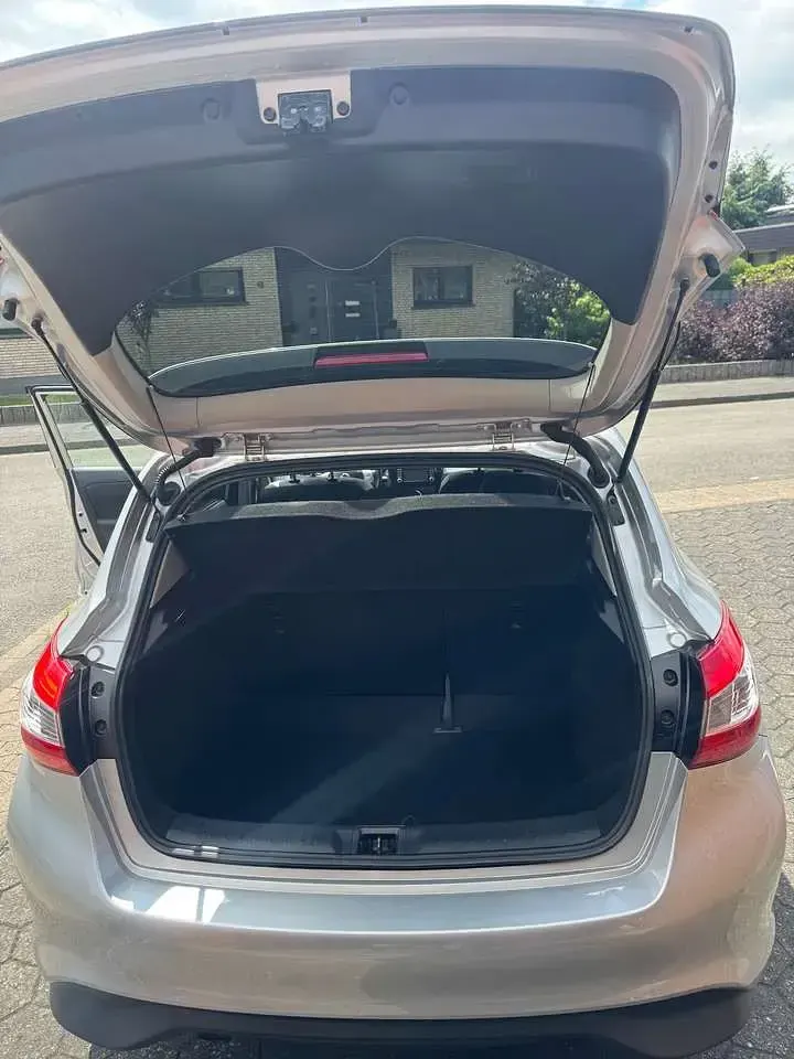 Gebraucht Nissan Pulsar N-Connecta 190 PS (139 kW) 2017 Silber Kleinwagen