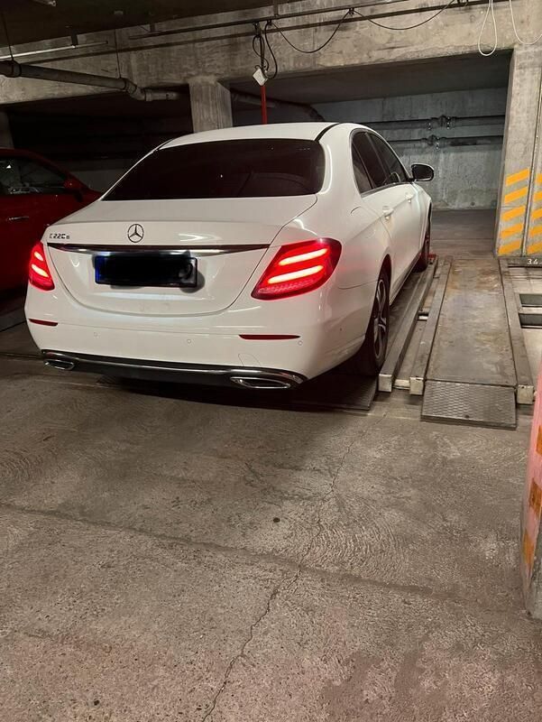 Weiß Gebraucht 2018 Mercedes E220 Avantgarde Limousine | 27.450 € (Fairer Preis) - Bild 1/4
