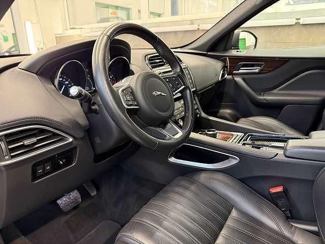 Gebraucht Jaguar F-Pace Portfolio 300 PS (220 kW) 2017 Rot metallic SUV