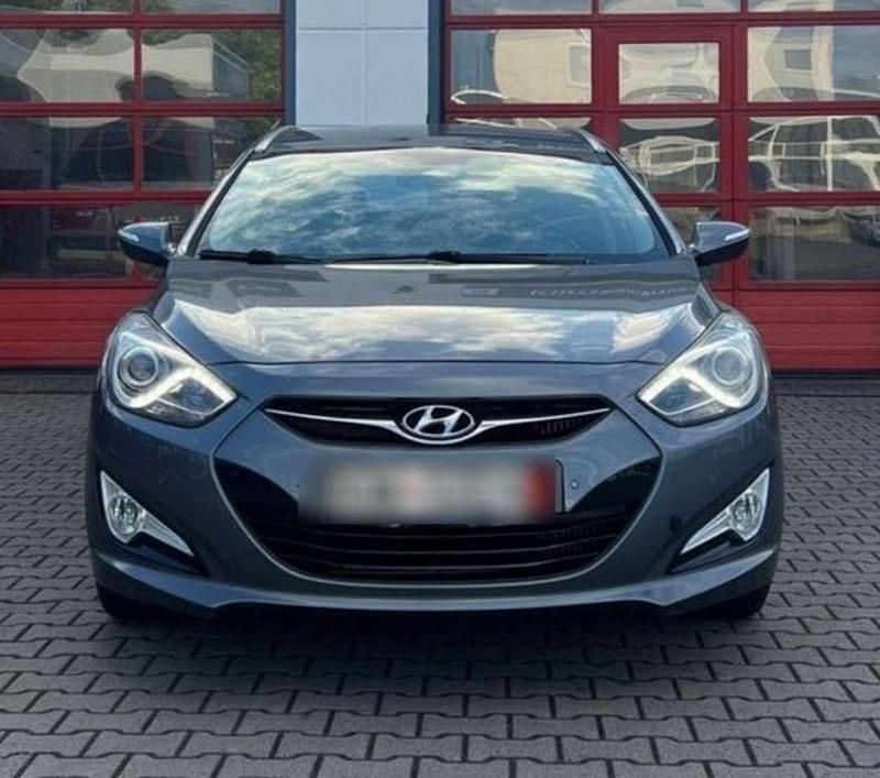 Grau Gebraucht 2011 Hyundai i40 Comfort Kombi | 6.750 € (Fairer Preis) - Bild 1/4