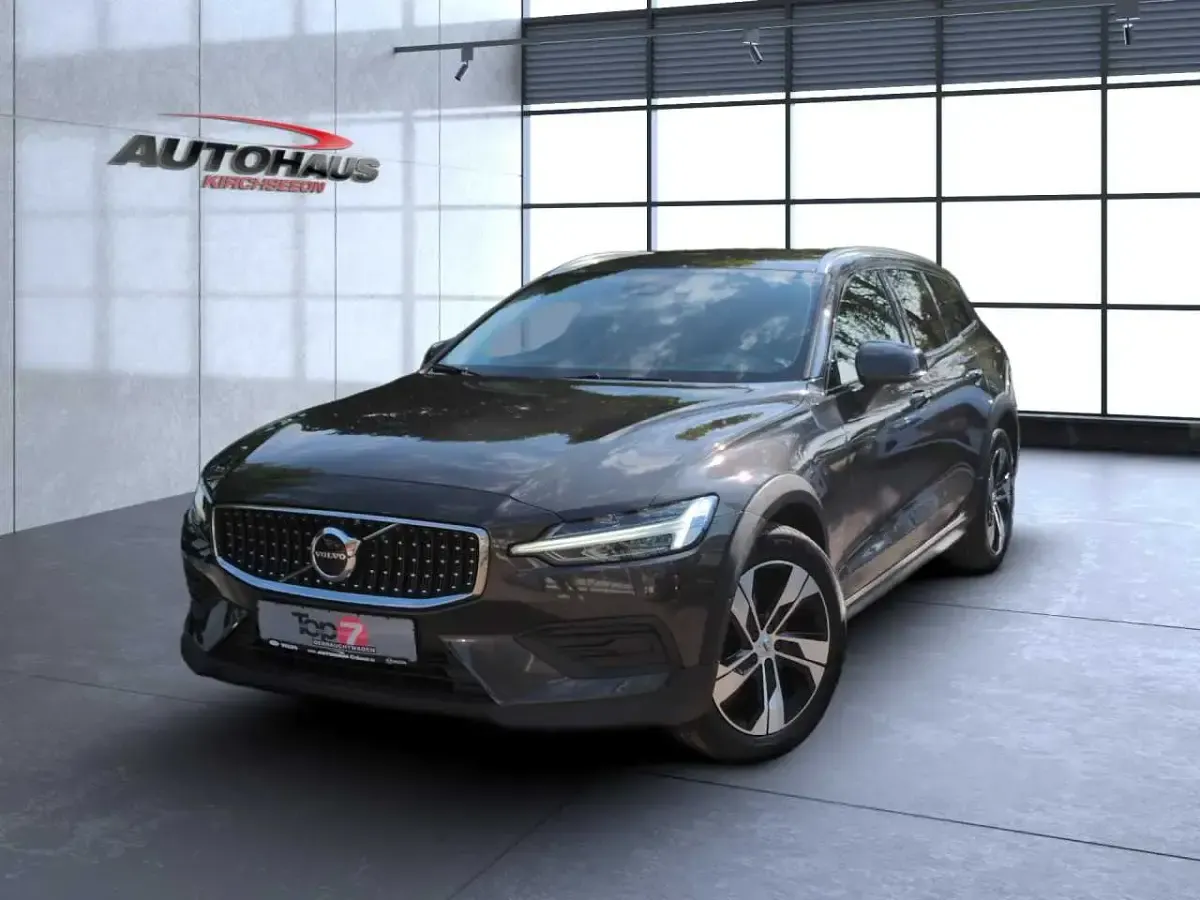 Gebraucht Volvo V60 CC 145 PS (106 kW) 2023 Kombi