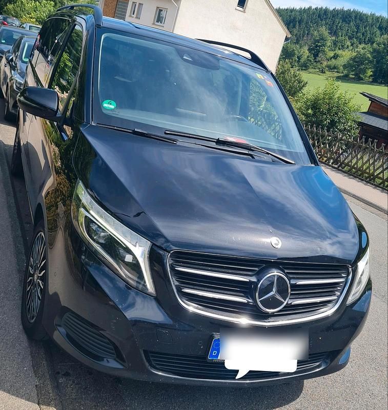Schwarz Gebraucht 2018 Mercedes V250 Van / Kleinbus | 27.000 € - Bild 1/4