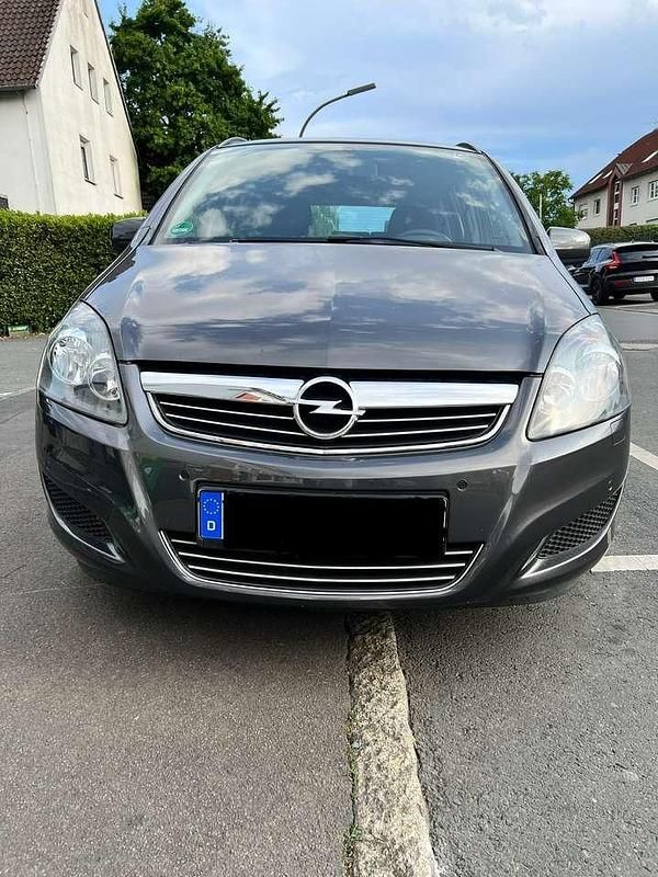 Grau Gebraucht 2012 Opel Zafira Family Van / Kleinbus | 6.950 € (Fairer Preis) - Bild 1/4