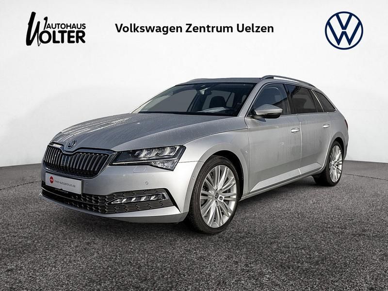 Gebraucht Skoda Superb Style 190 PS (139 kW) 2022 Brillantsilber Kombi