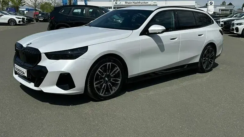 Gebraucht BMW 520 M Sport 197 PS (144 kW) 2025 Weiß Kombi