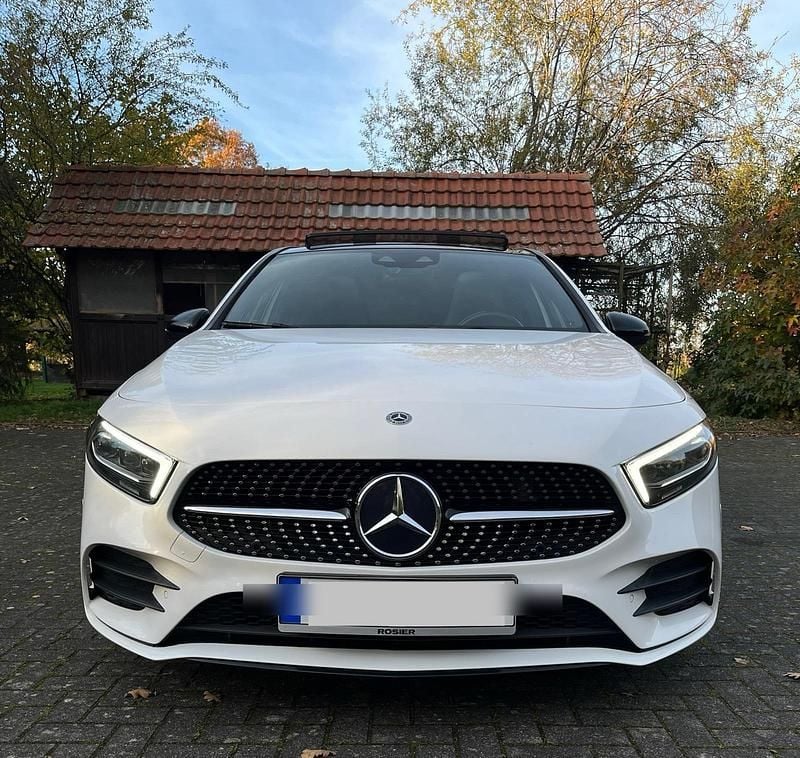 Weiß Gebraucht 2019 Mercedes A250 Sport Limousine | 23.499 € (Guter Preis) - Bild 1/4