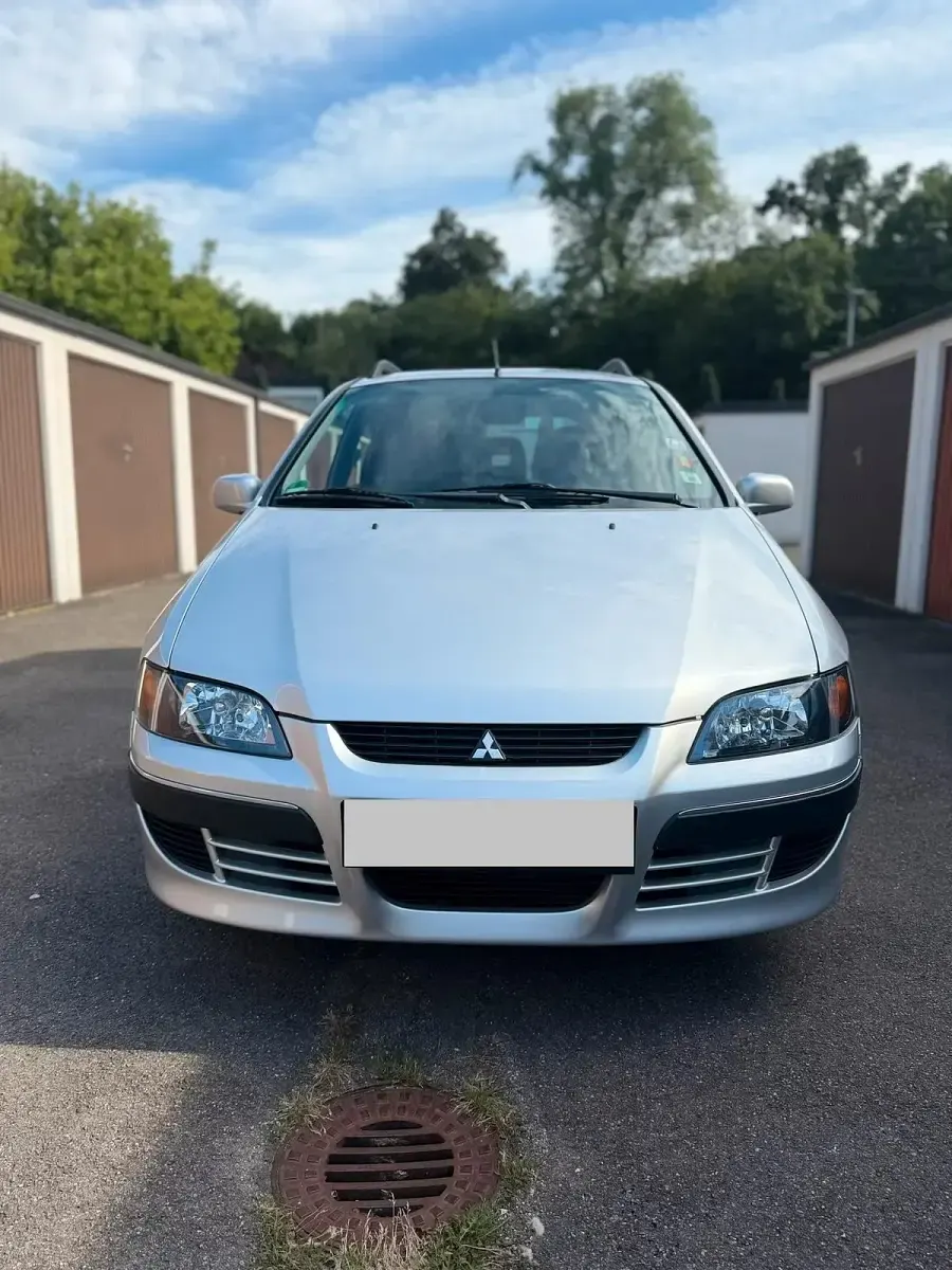 Gebraucht Mitsubishi Space Star 82 PS (60 kW) 2002 Silber Van / Kleinbus