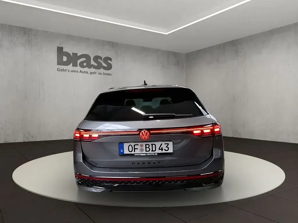 Gebraucht VW Passat R-line 150 PS (110 kW) 2026 Diabasgrau metallic Kombi