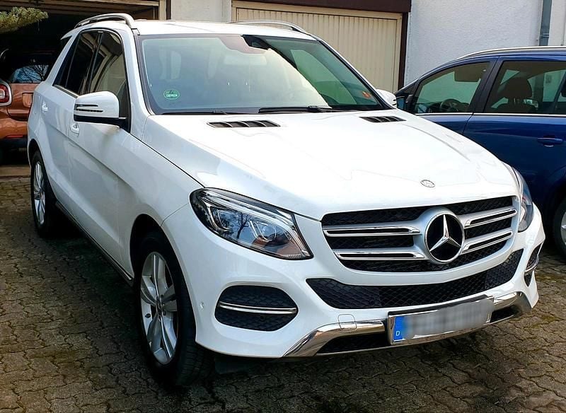 Weiß Gebraucht 2016 Mercedes GLE250 AMG line SUV | 25.999 € (Guter Preis) - Bild 1/4