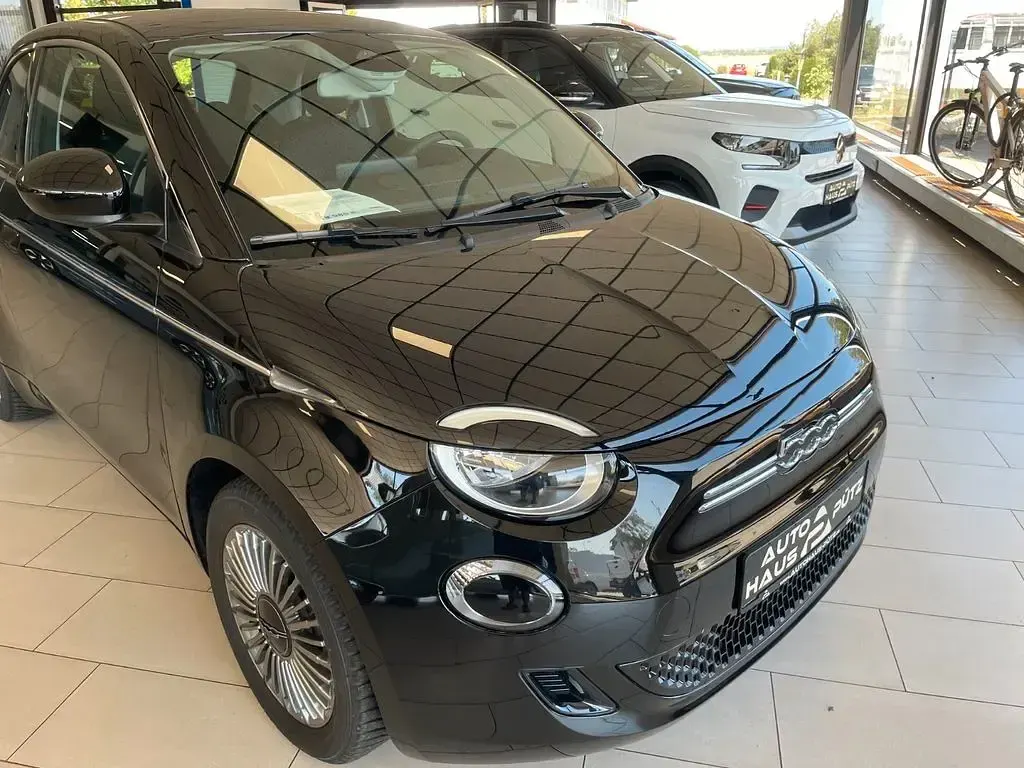 Gebraucht Fiat 500e Basis 86 kW (118 PS) 2023 Schwarz Limousine