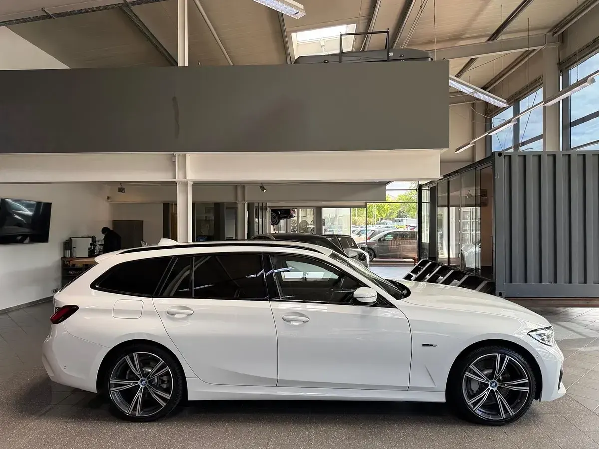 Gebraucht BMW 330 Shadowline 252 PS (185 kW) 2022 Weiß