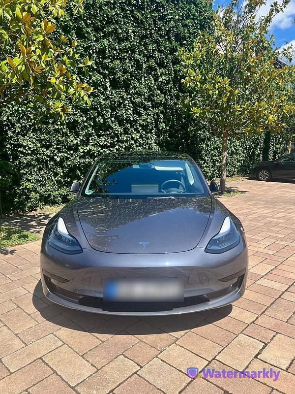 Grau Gebraucht 2022 Tesla Model 3 Limousine | 28.500 € (Fairer Preis) - Bild 1/4