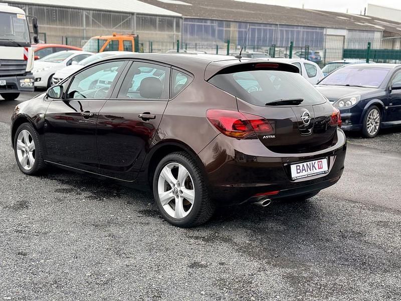 Gebraucht Opel Astra Design Edition 120 PS (88 kW) 2011 Braun Limousine