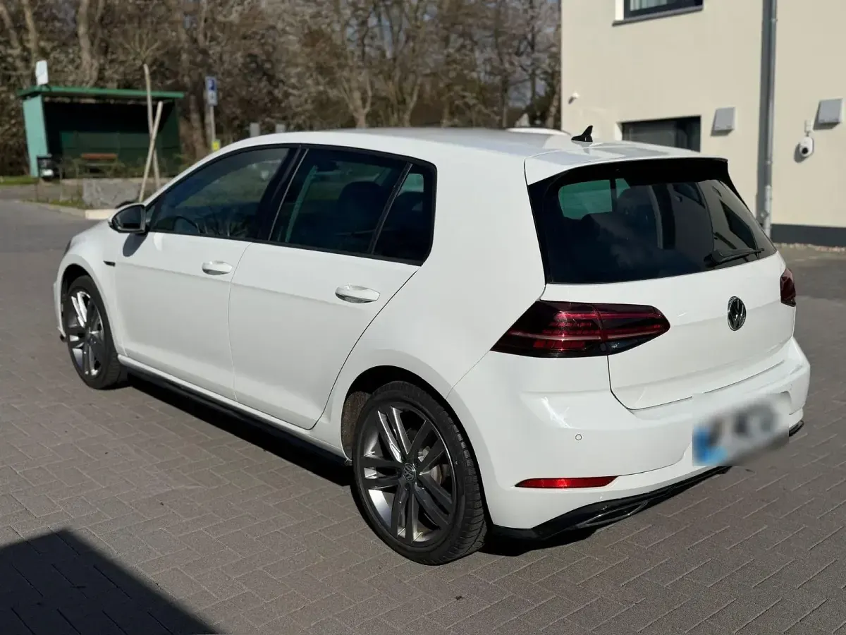 Gebraucht VW Golf VII R-line 150 PS (110 kW) 2019 Weiß Limousine