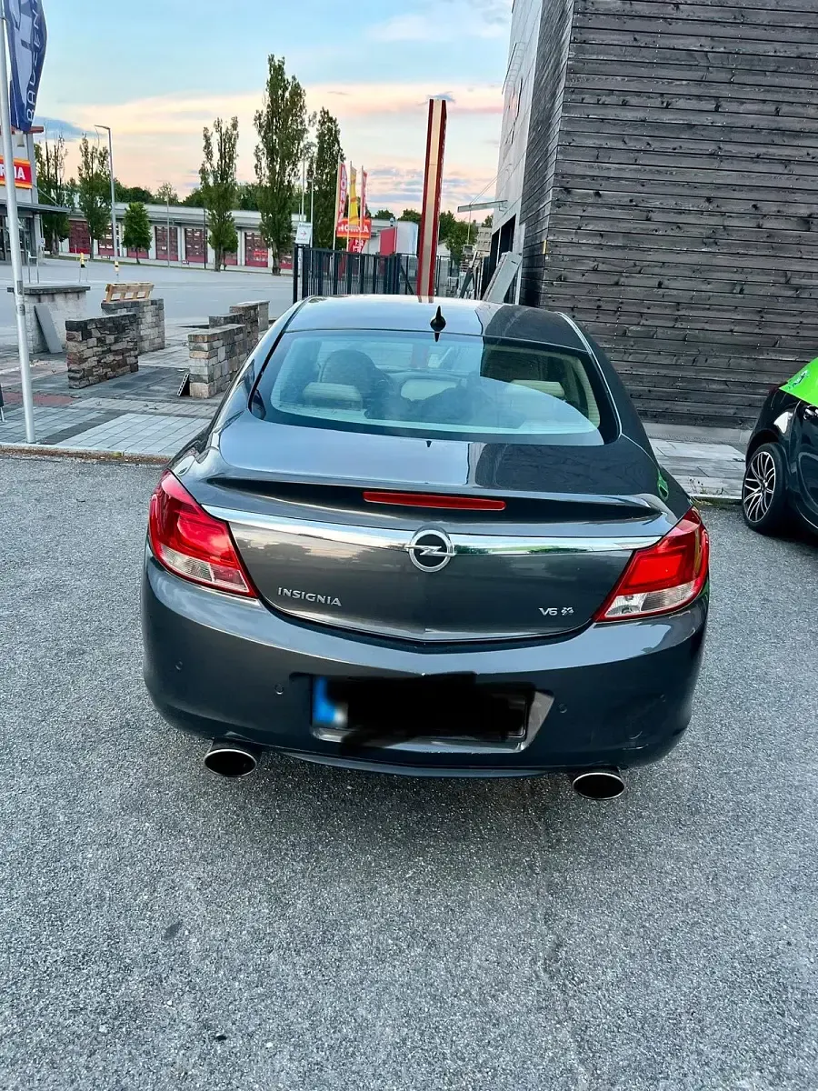 Gebraucht Opel Insignia 260 PS (191 kW) 2009 Grau Limousine