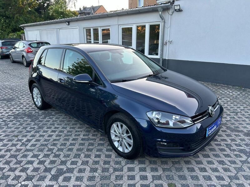 Blau Gebraucht 2016 VW Golf VII Comfortline Limousine | 13.300 € (Fairer Preis) - Bild 1/4