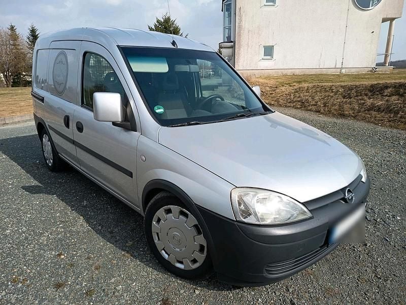 Gebraucht Opel Combo 101 PS (74 kW) 2011 Silber Limousine