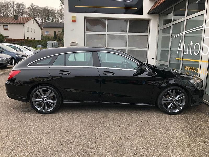 Gebraucht Mercedes CLA250 Shooting Brake Urban 211 PS (155 kW) 2015 Schwarz Kombi