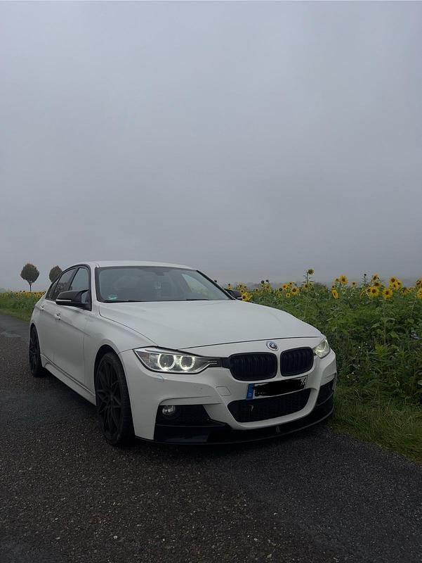 Gebraucht BMW 320 2012 Weiß Limousine