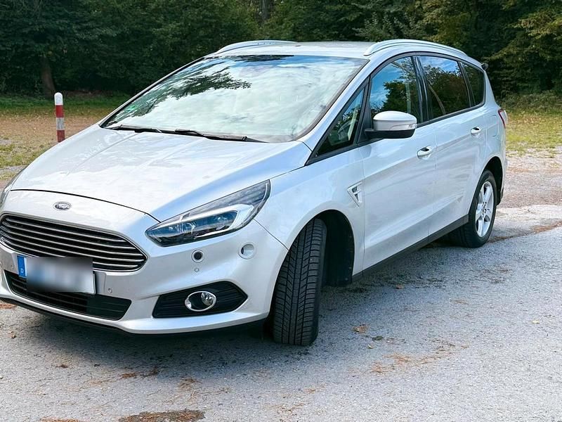 Silber Gebraucht 2019 Ford S-MAX S Van / Kleinbus | 13.500 € (Superpreis) - Bild 1/4