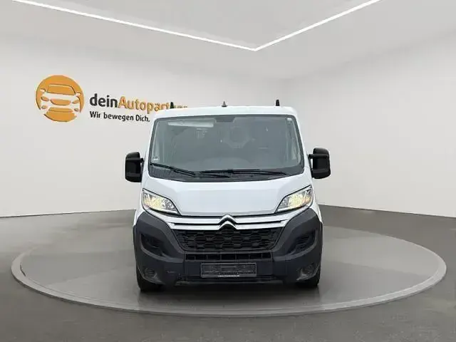 Gebraucht Citroën Jumper 140 PS (102 kW) 2023 Lackierung weiss icy/deckende lackierung Van / Kleinbus