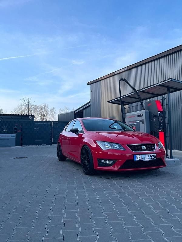 Rot Gebraucht 2016 Seat Leon Limousine | 7.500 € (Guter Preis) - Bild 1/4